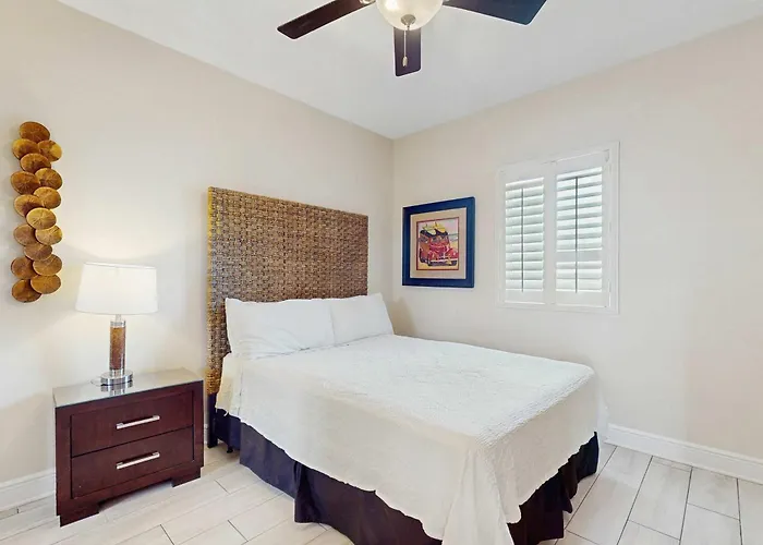 Inviting Gulf-front With Pool Sauna Washer Dryer & Ac Holiday home *
