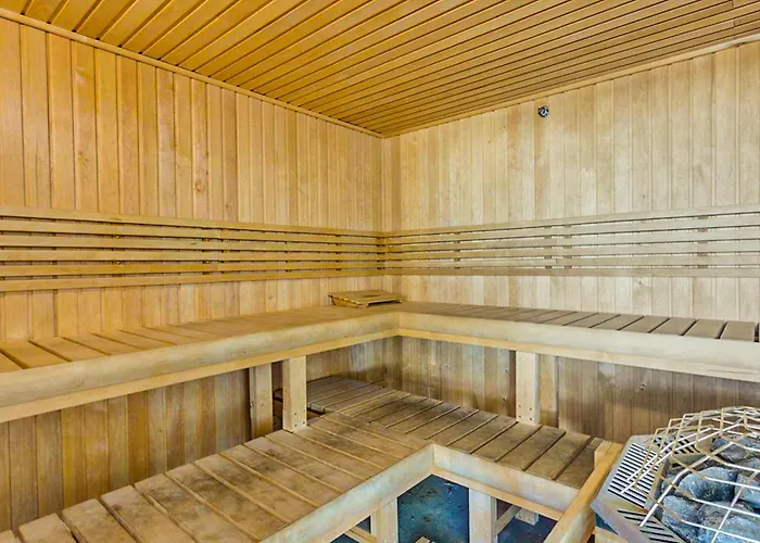 Holiday home Inviting Gulf-front With Pool Sauna Washer Dryer & Ac